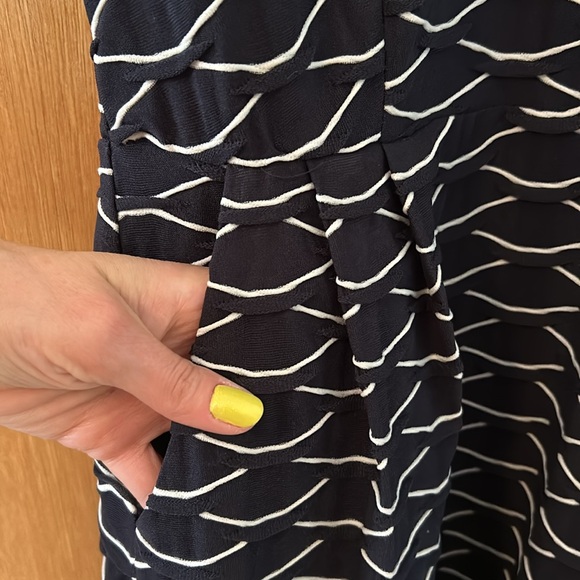 🔥Textured sleeveless dress with pockets and full length back zipper - very sexy - Picture 6 of 13